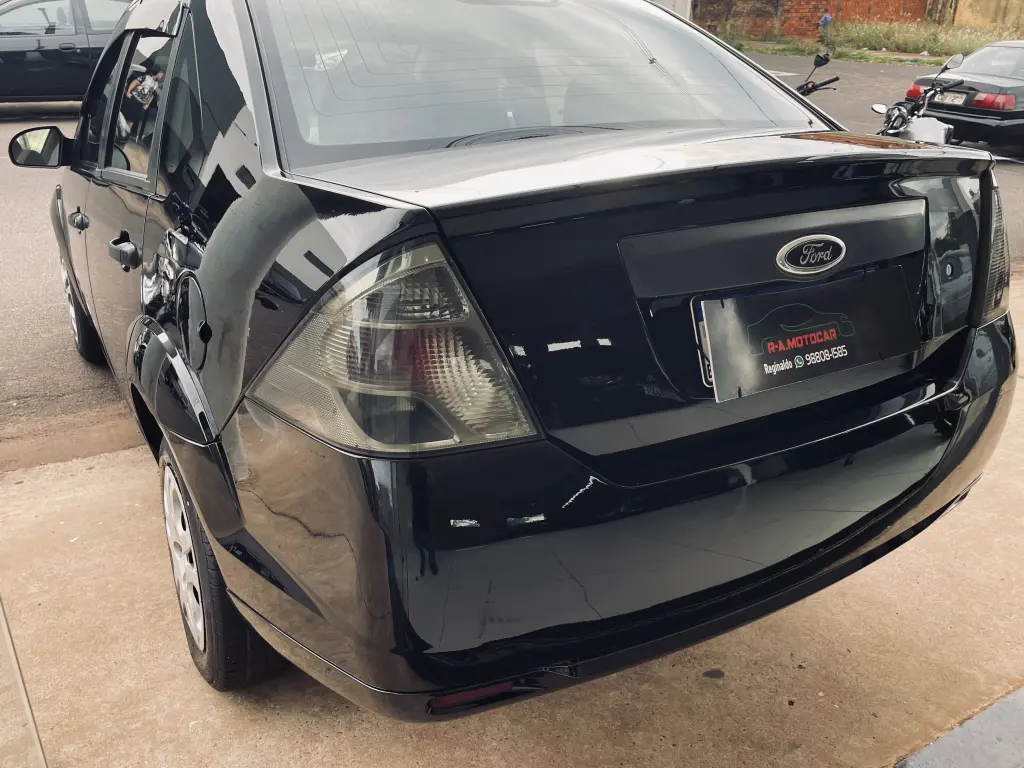 FORD Fiesta Sedan - Foto