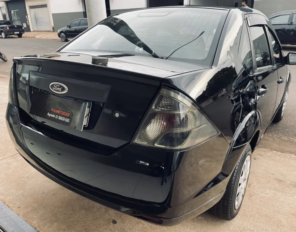 FORD Fiesta Sedan - Foto