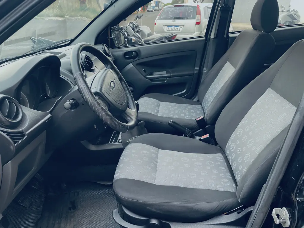 FORD Fiesta Sedan - Foto