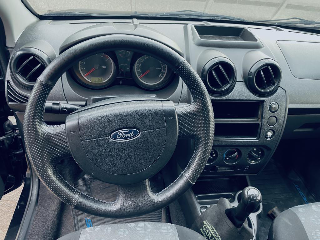 FORD Fiesta Sedan - Foto