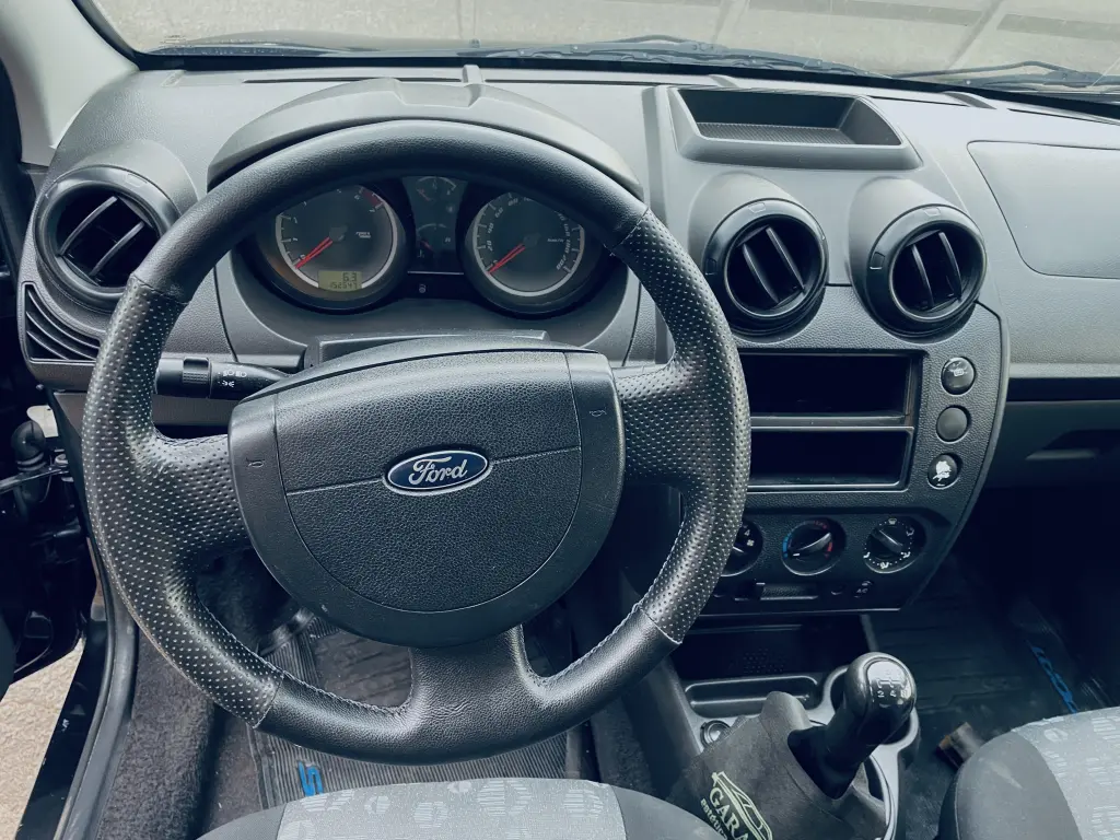 FORD Fiesta Sedan - Foto