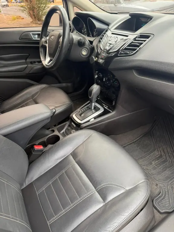 FORD Fiesta Sedan - Foto