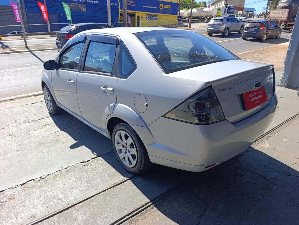 FORD Fiesta Sedan - Foto
