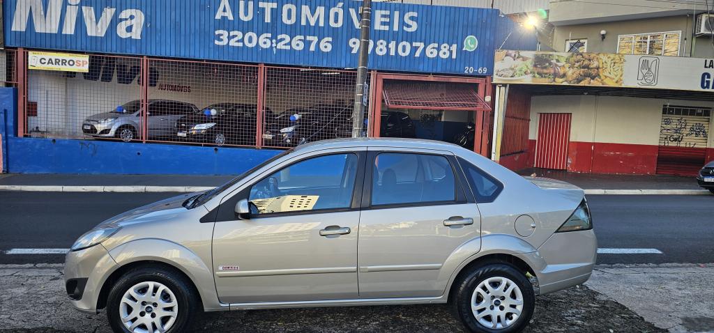 FORD Fiesta Sedan