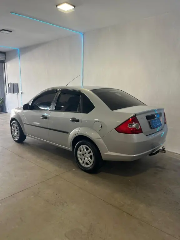 FORD Fiesta Sedan - Foto