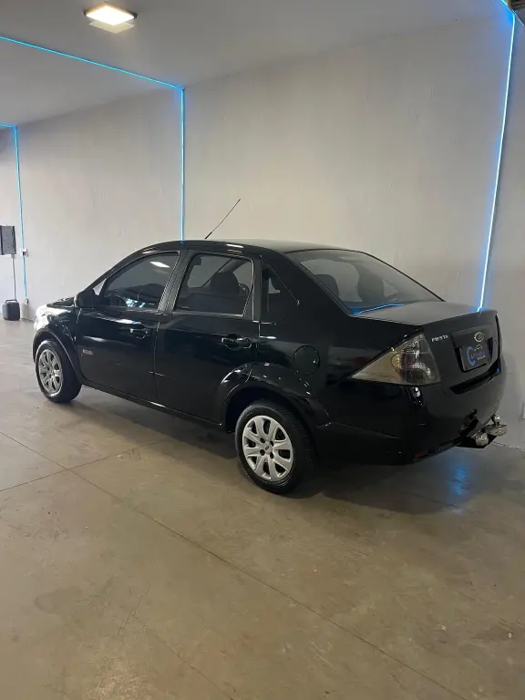 FORD Fiesta Sedan - Foto