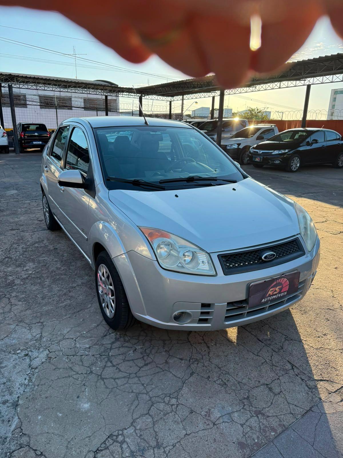 FORD Fiesta Sedan - Foto