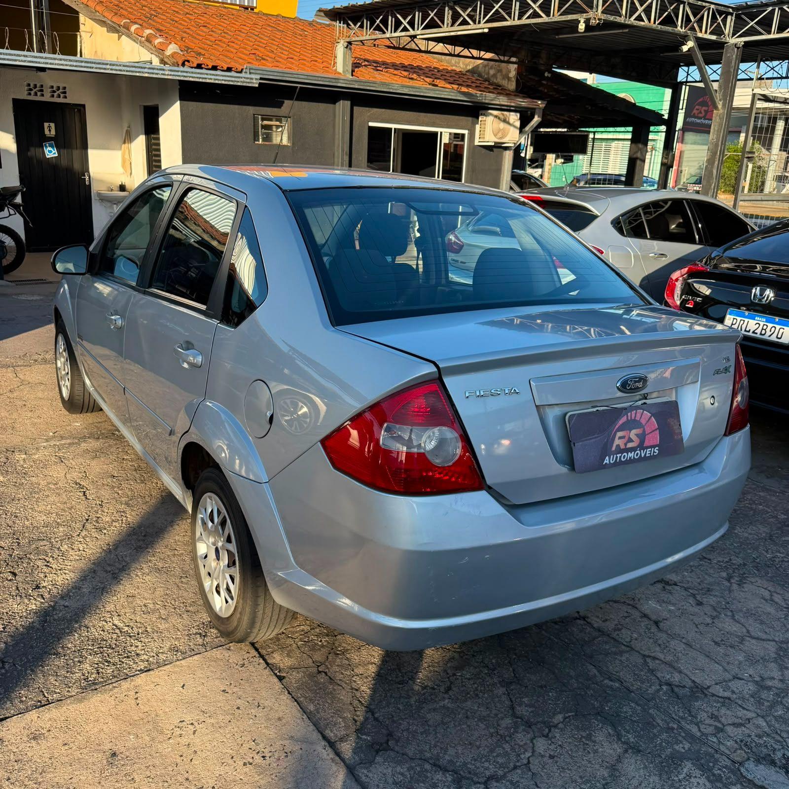 FORD Fiesta Sedan - Foto