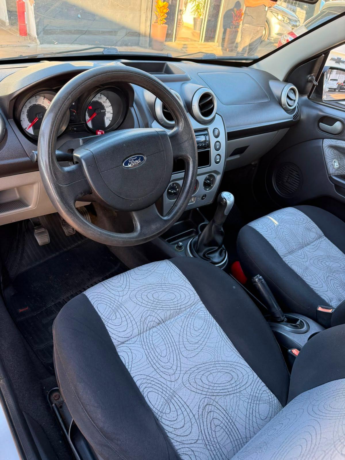 FORD Fiesta Sedan - Foto