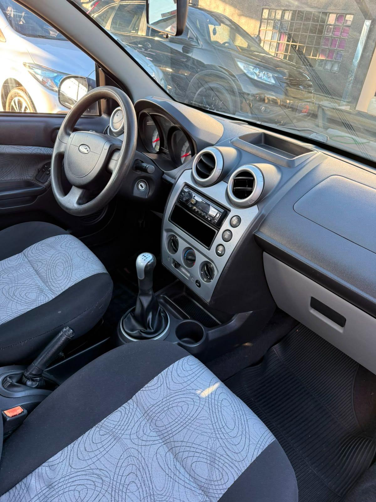 FORD Fiesta Sedan - Foto