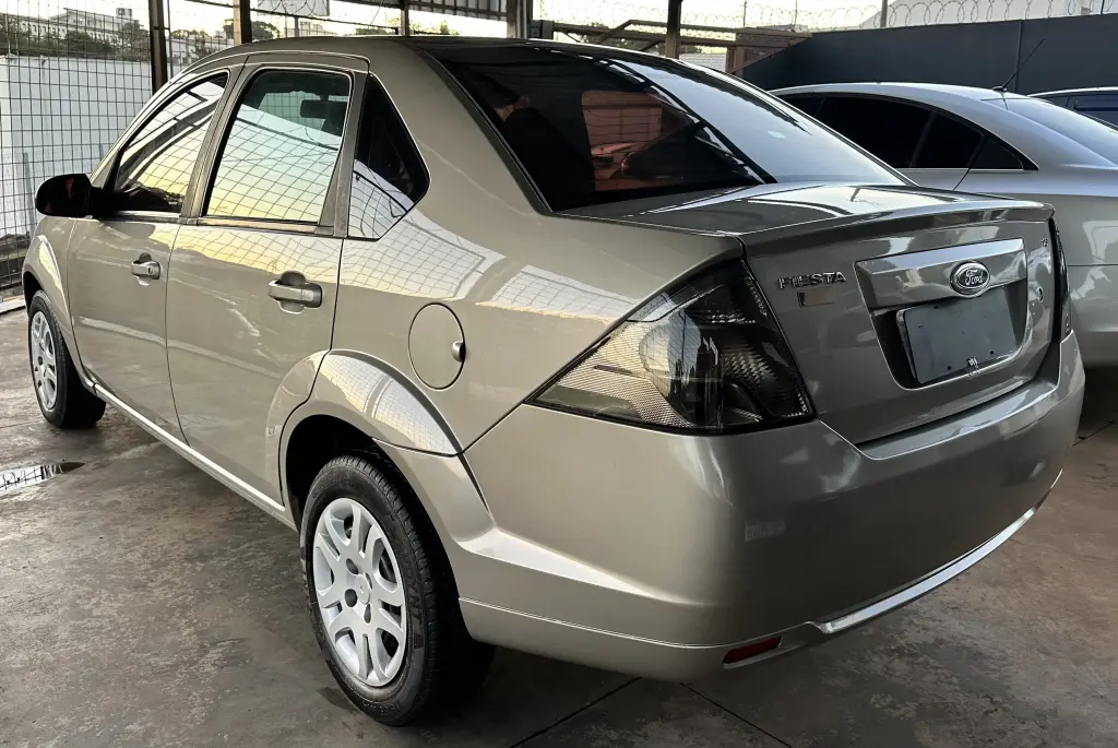FORD Fiesta Sedan - Foto
