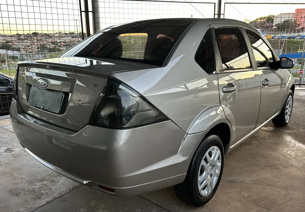 FORD Fiesta Sedan - Foto