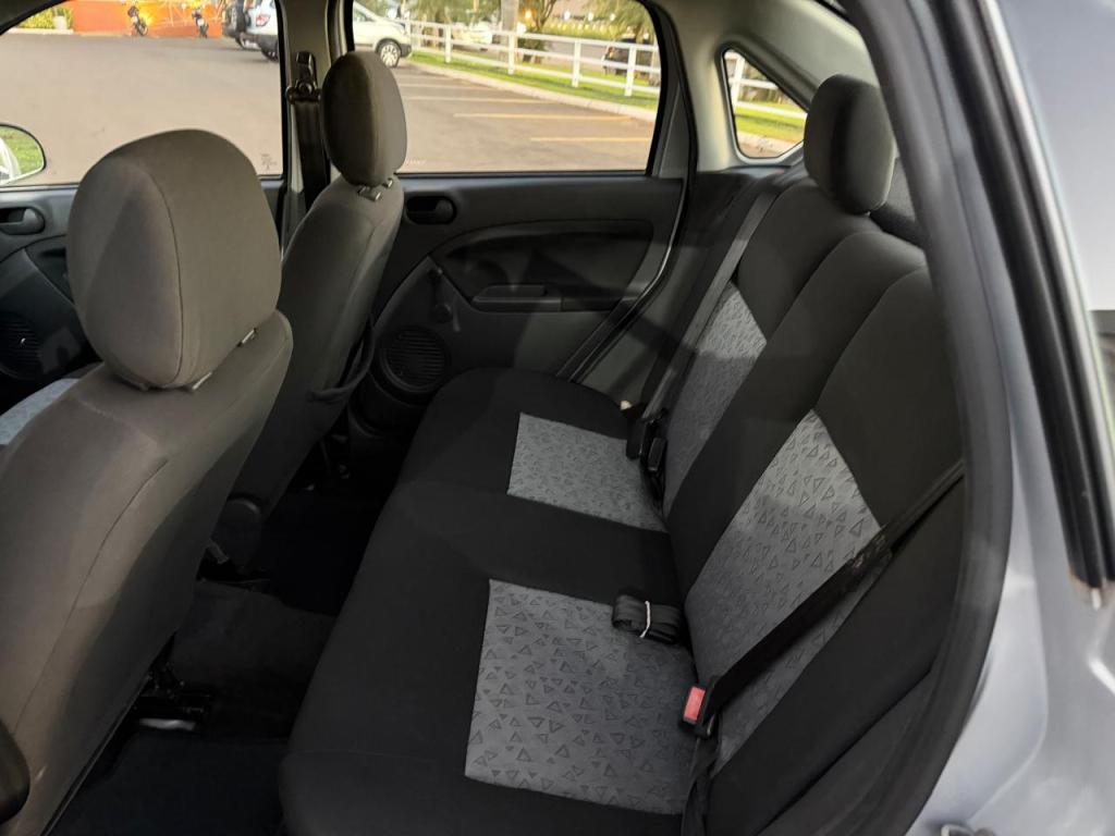 FORD Fiesta Sedan - Foto