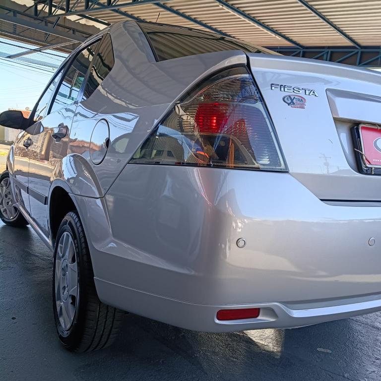 FORD Fiesta Sedan - Foto