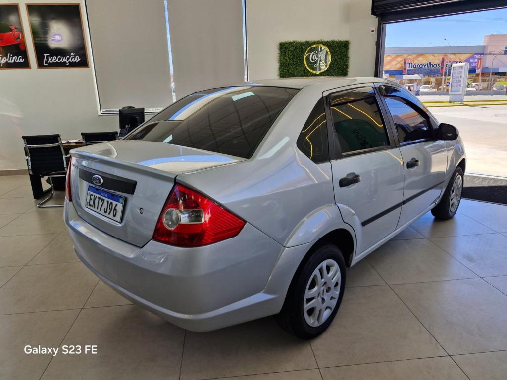 FORD Fiesta Sedan - Foto