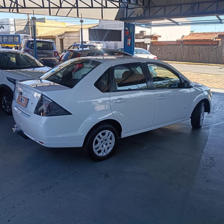FORD Fiesta Sedan - Foto