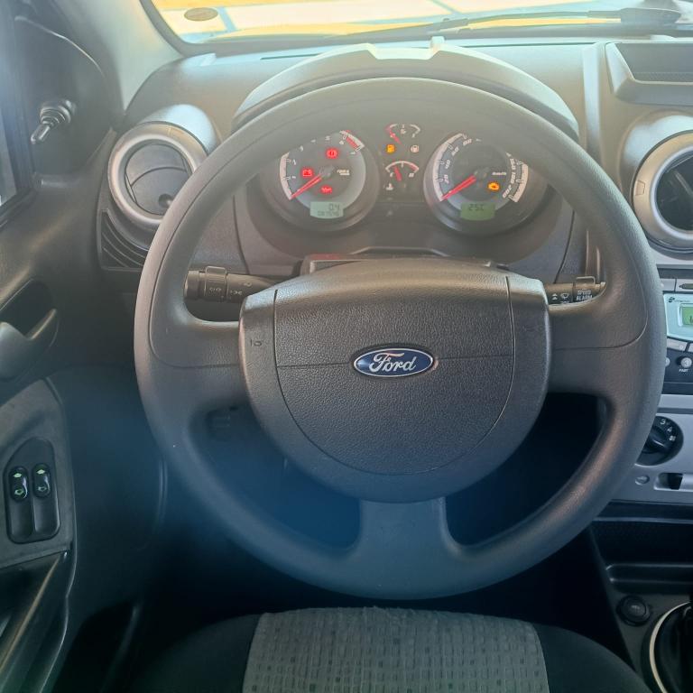 FORD Fiesta Sedan - Foto