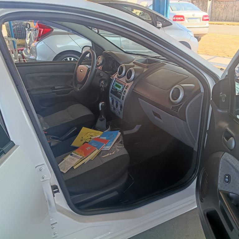 FORD Fiesta Sedan - Foto