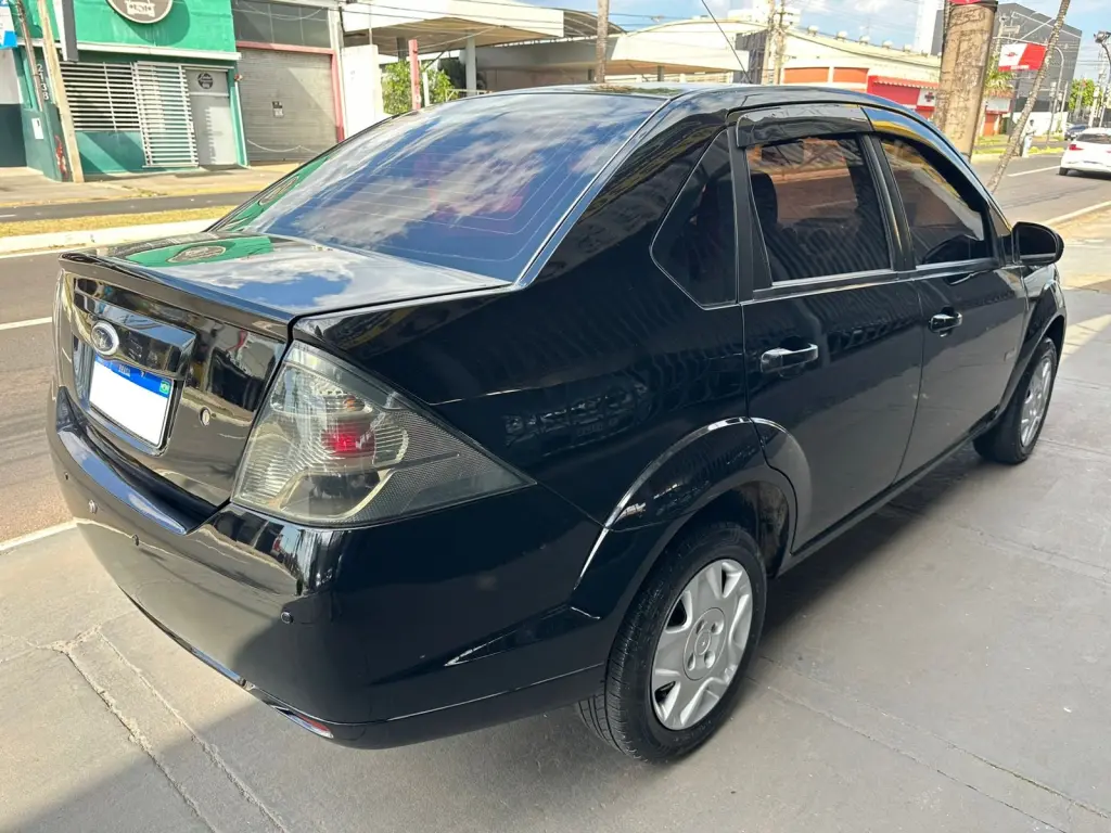 FORD Fiesta Sedan - Foto