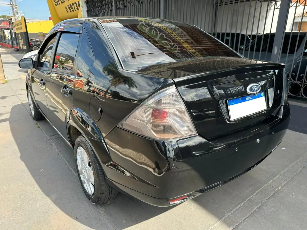 FORD Fiesta Sedan - Foto