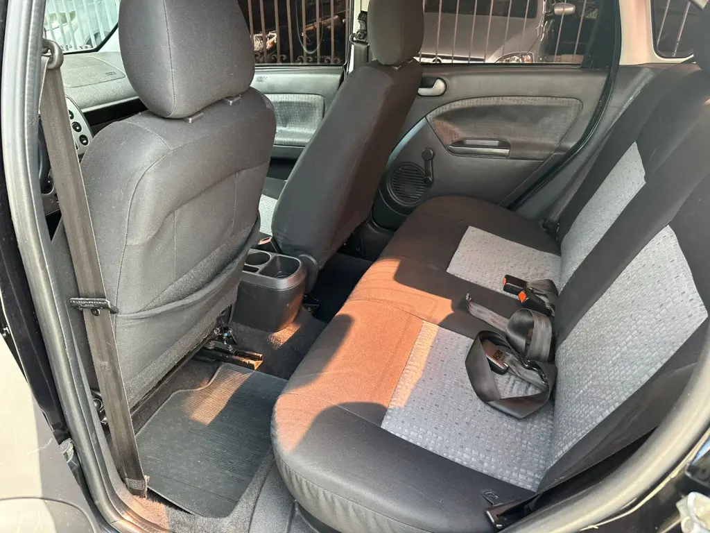 FORD Fiesta Sedan - Foto