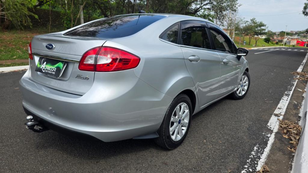 FORD Fiesta Sedan - Foto
