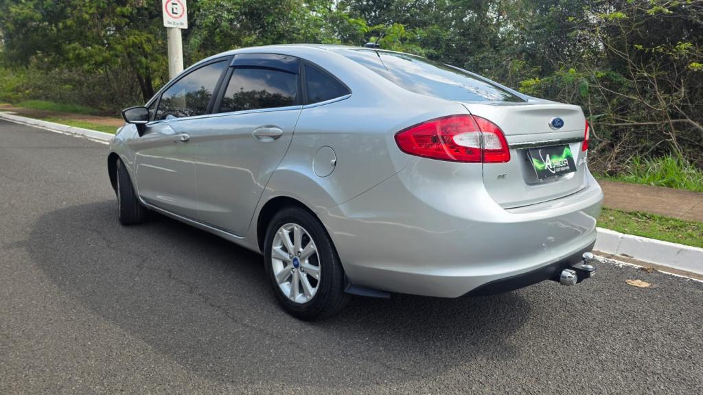 FORD Fiesta Sedan - Foto