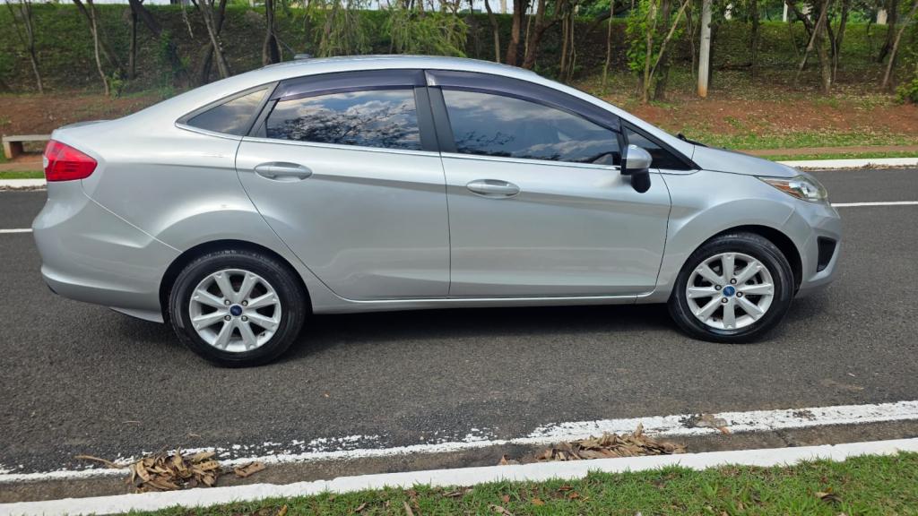 FORD Fiesta Sedan - Foto