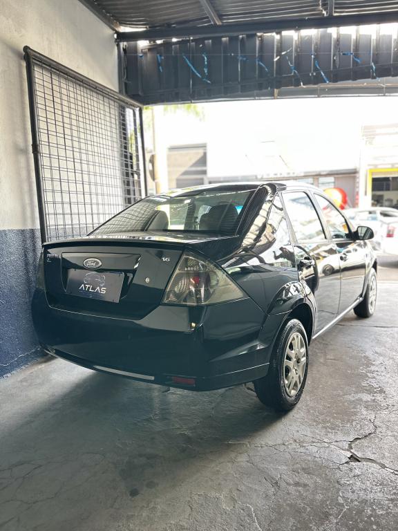 FORD Fiesta Sedan - Foto
