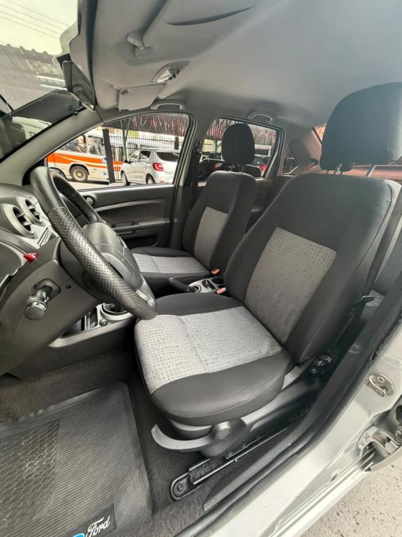 FORD Fiesta Sedan - Foto