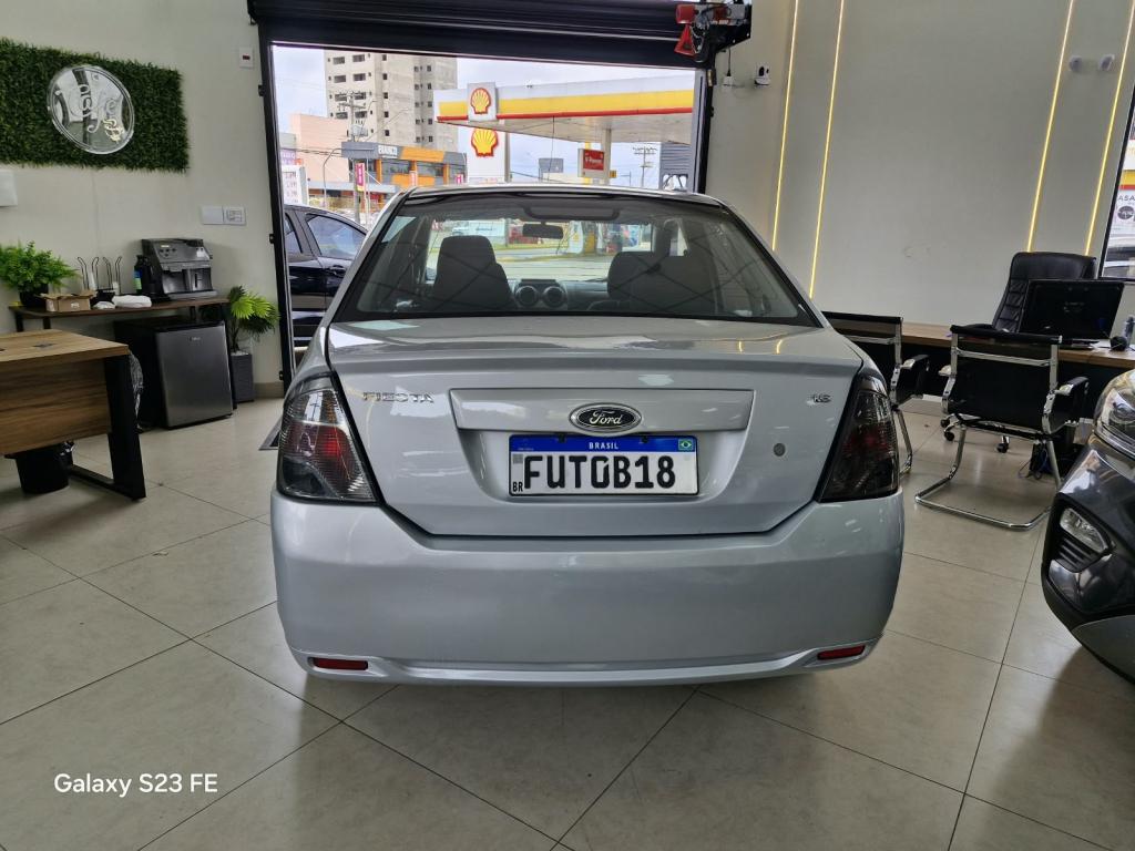 FORD Fiesta Sedan - Foto