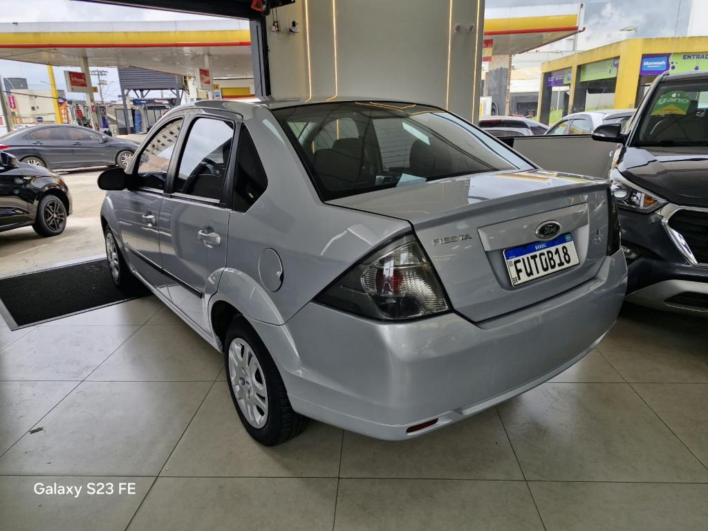 FORD Fiesta Sedan - Foto