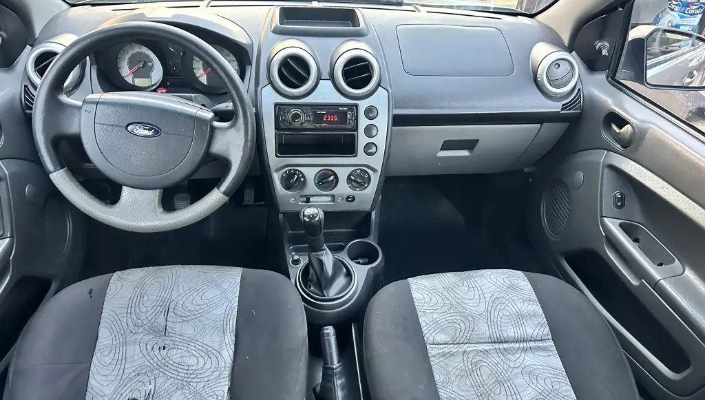 FORD Fiesta Sedan - Foto