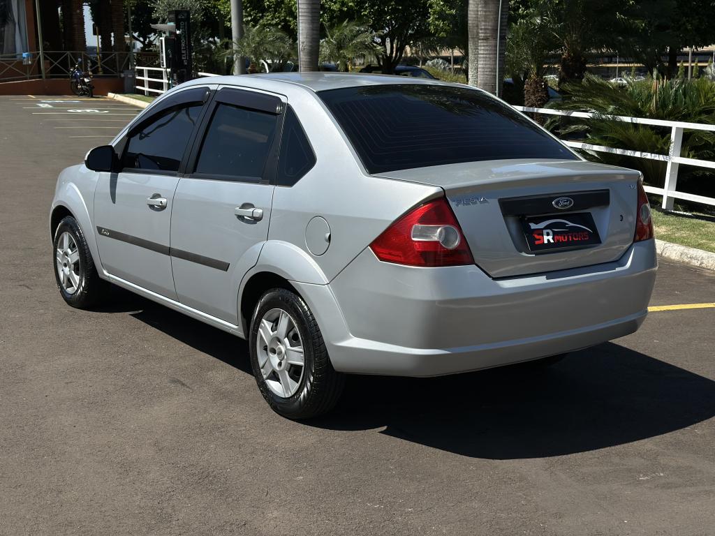FORD Fiesta Sedan - Foto