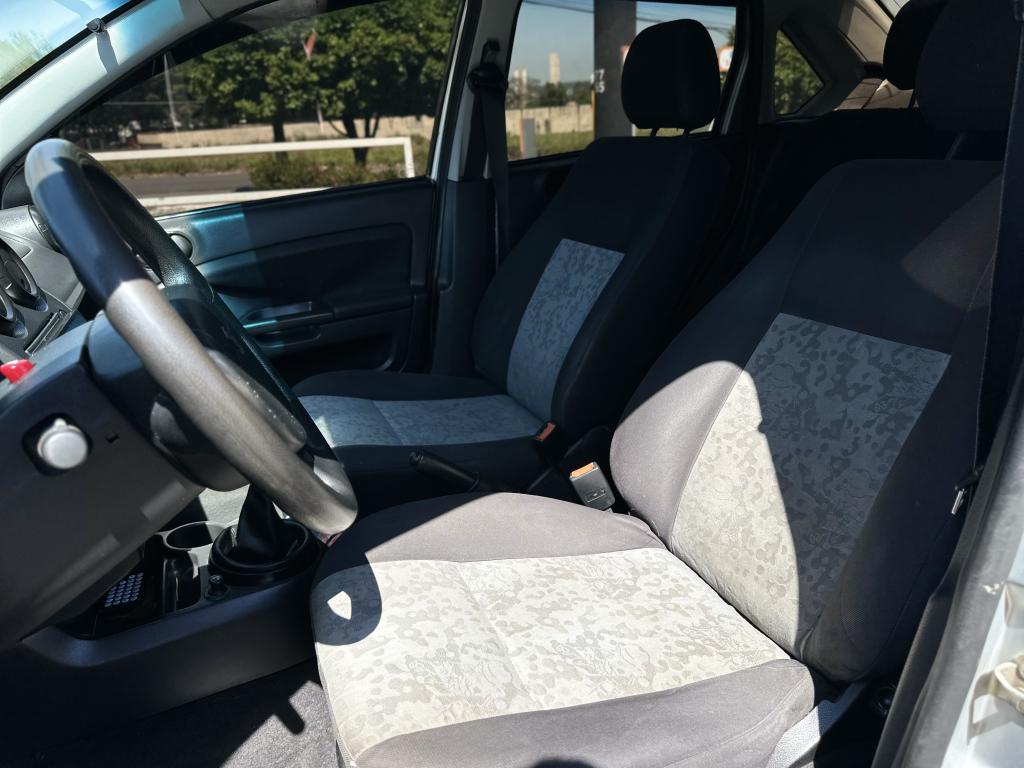 FORD Fiesta Sedan - Foto