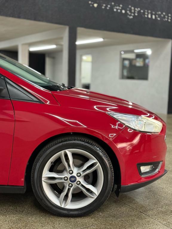 FORD Focus Hatch - Foto
