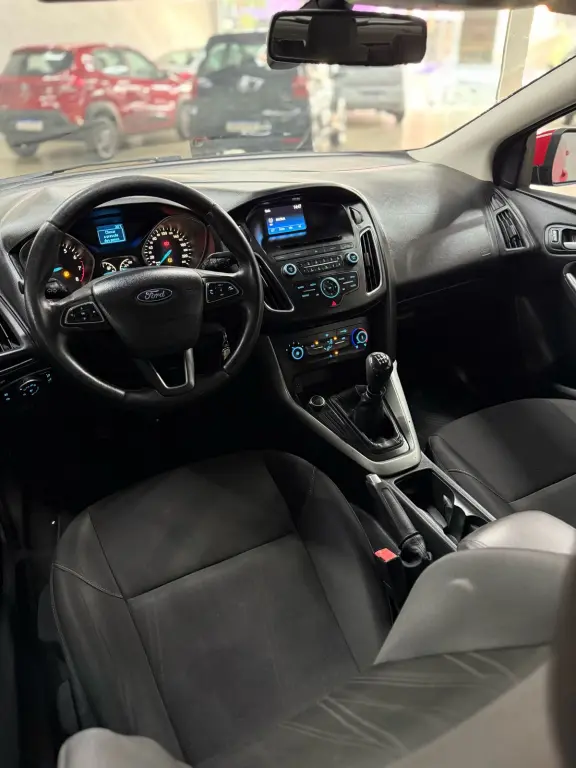 FORD Focus Hatch - Foto