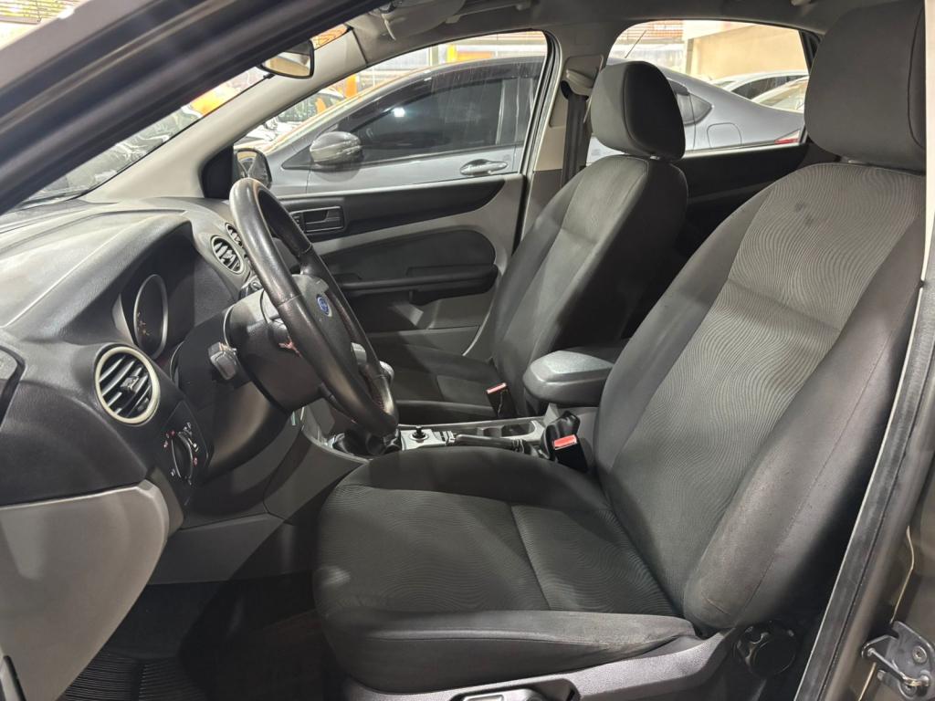 FORD Focus Hatch - Foto