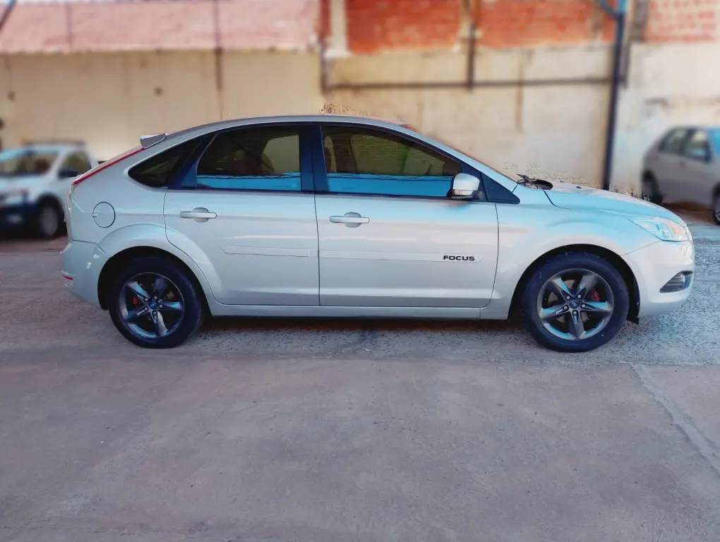 FORD Focus Hatch - Foto