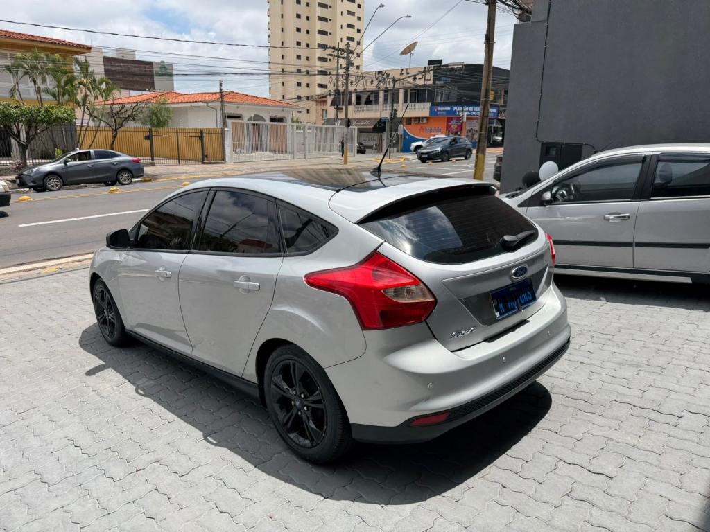 FORD Focus Hatch - Foto