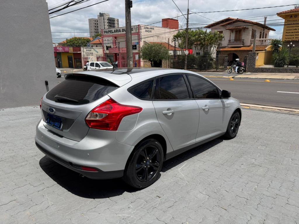 FORD Focus Hatch - Foto