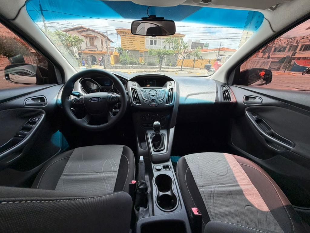 FORD Focus Hatch - Foto