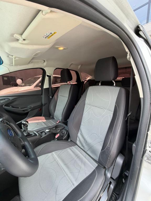 FORD Focus Hatch - Foto