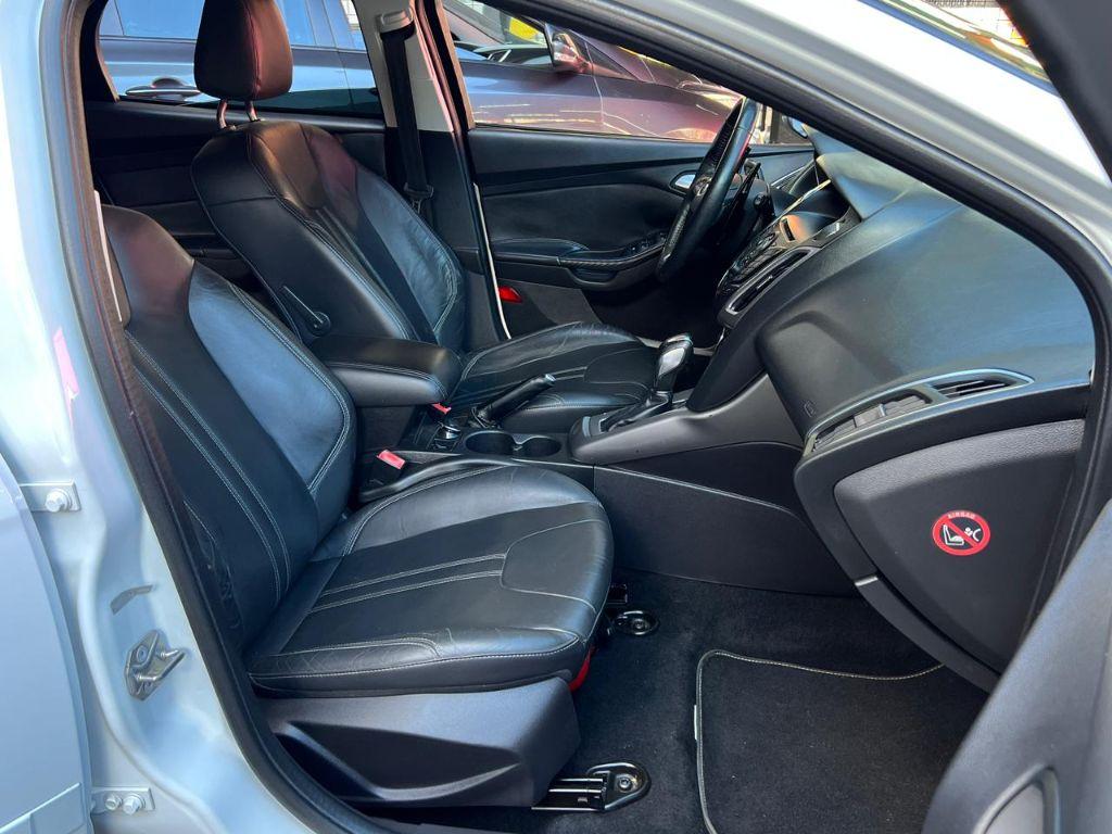 FORD Focus Hatch - Foto