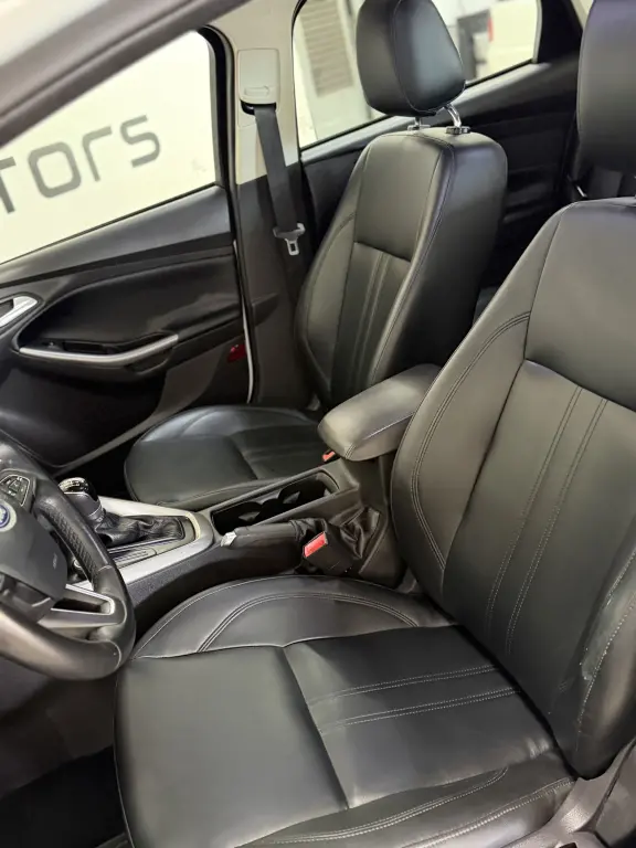 FORD Focus Hatch - Foto