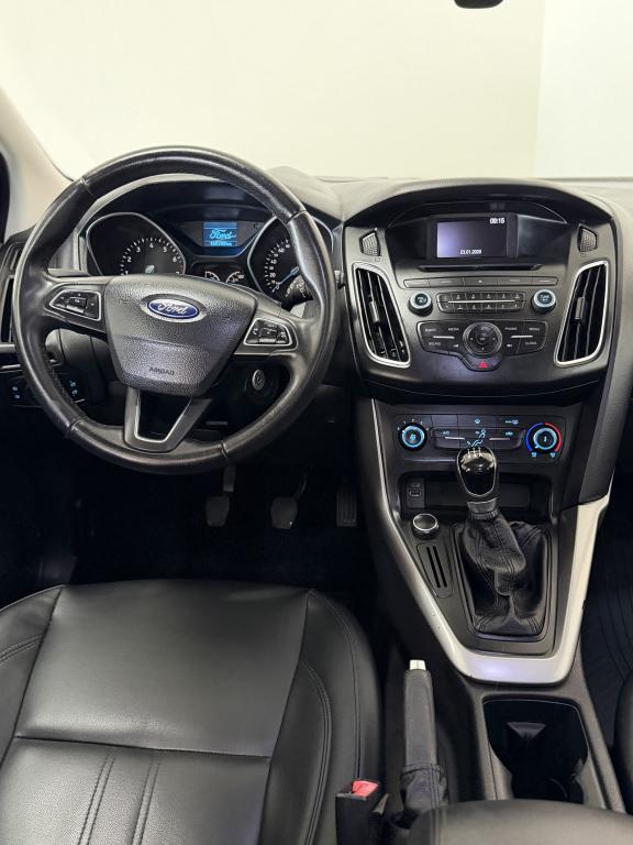 FORD Focus Hatch - Foto