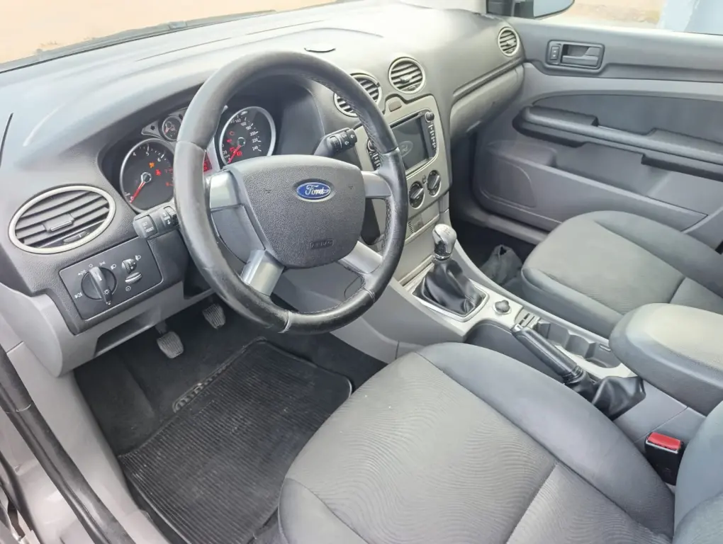 FORD Focus Hatch - Foto