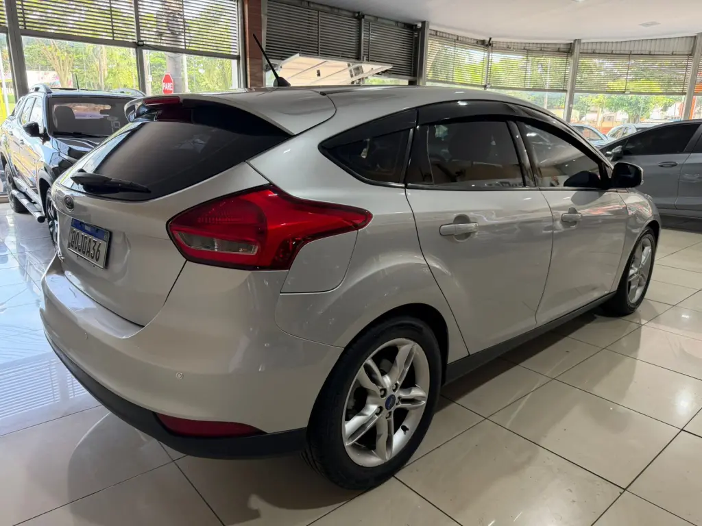 FORD Focus Hatch - Foto