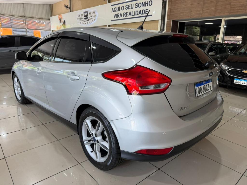FORD Focus Hatch - Foto