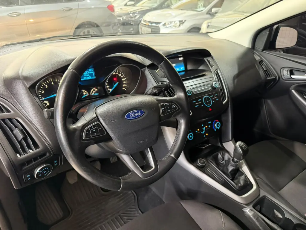 FORD Focus Hatch - Foto